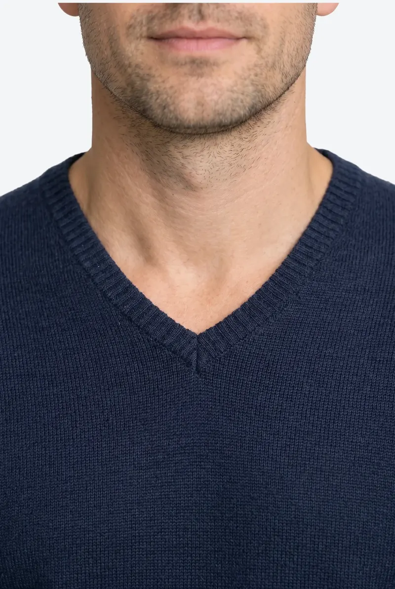 Pull Nino gedragen, detail van de zoom