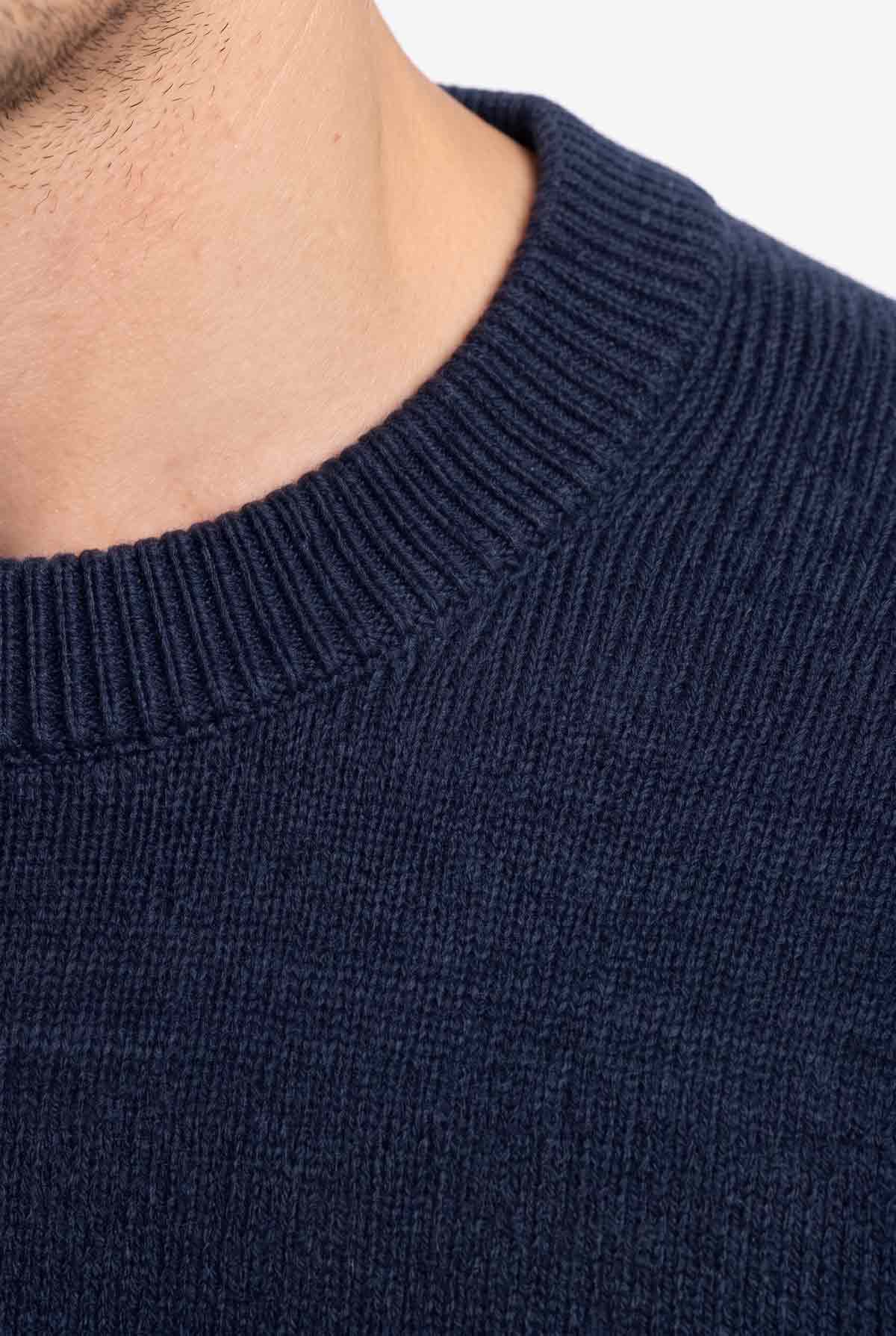 Pull Marceau porté, détail de l’ourlet