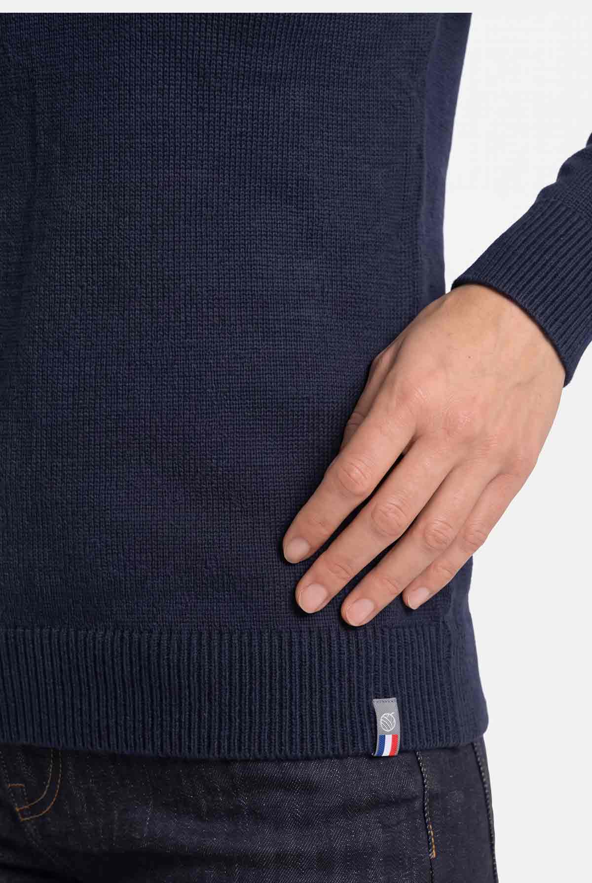 Pull Alma porté, détail de l’ourlet