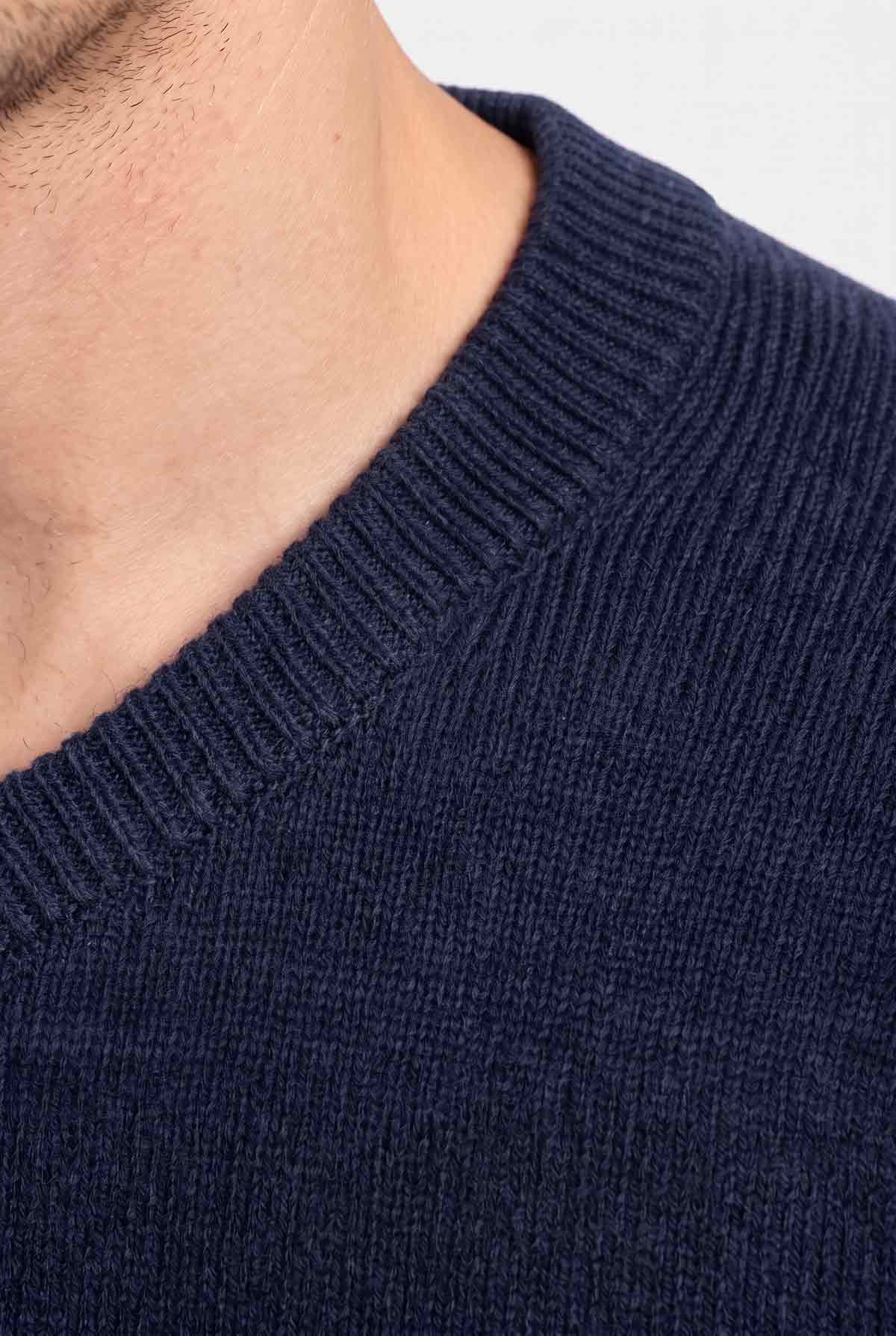 Pull Nino porté, détail de l’ourlet