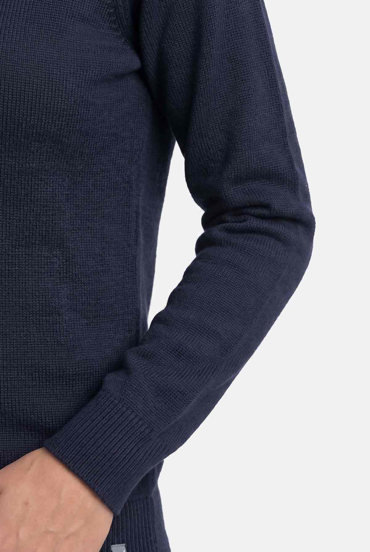 Pull Romy porté, détail de l’ourlet