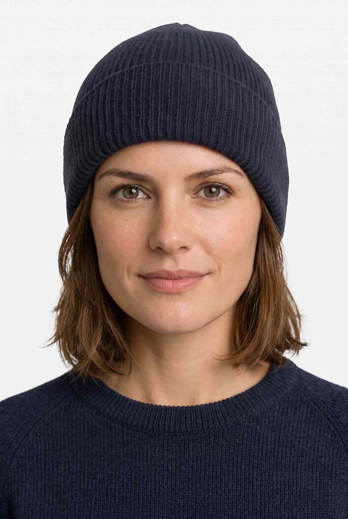 Bonnet Origine porté, détail du col