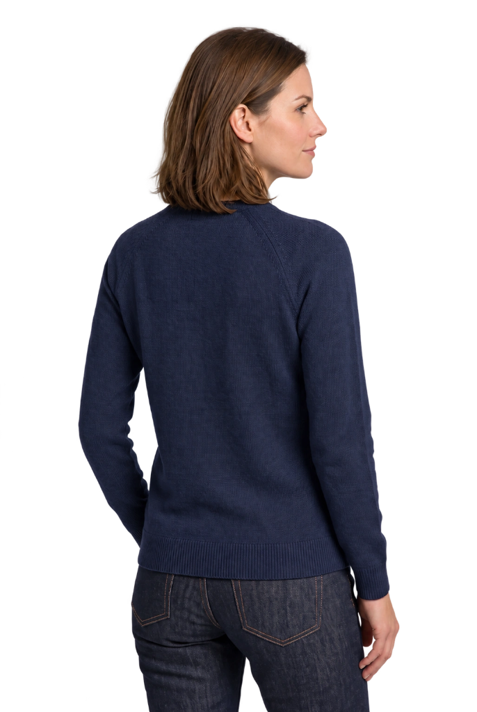 Woman wearing the PELOT made-to-measure navy crew-neck sweater, back view.